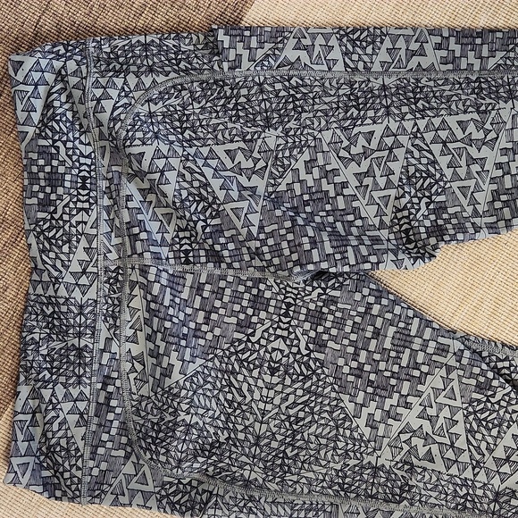 Lucy Black Geometric Print Leggings XL - Picture 6 of 13